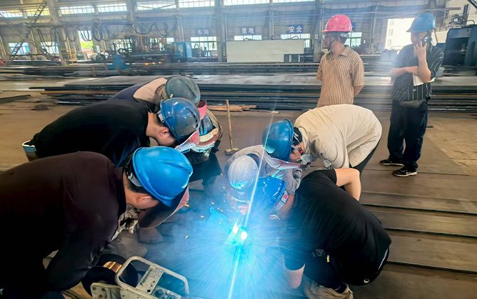 Zhangzhou CCAT يعزز مهارات اللحام من خلال تدريب الخبراء لتلبية احتياجات التجارة الخارجية